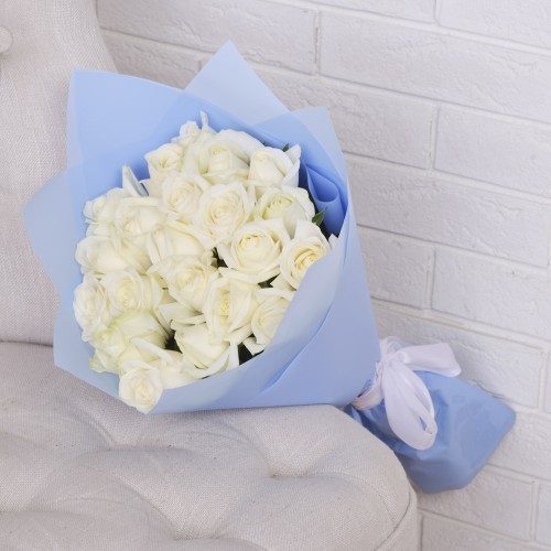 Купить на заказ Букет из 21 белой розы с доставкой в Шымкенте