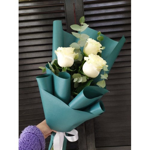 Купить на заказ Букет с белыми розами, 3 шт с доставкой в Шымкенте