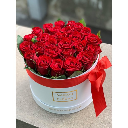 Купить на заказ 25 красных роз в коробке с доставкой в Шымкенте