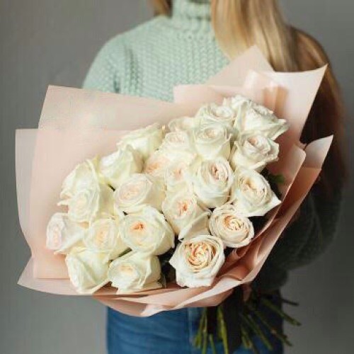 Купить на заказ Букет из 31 белой розы с доставкой в Шымкенте