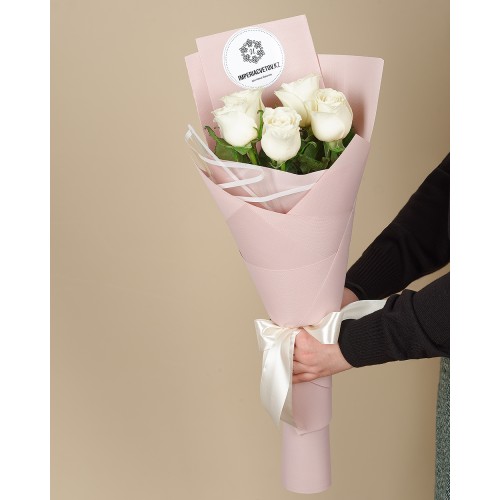 Купить на заказ Букет из 5 роз с доставкой в Шымкенте