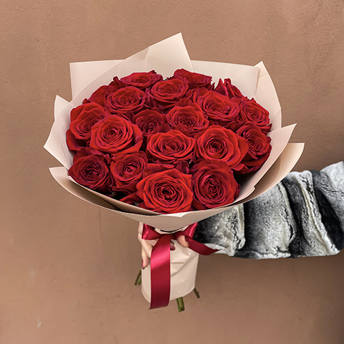 Купить на заказ Букет из 19 красных роз с доставкой в Шымкенте