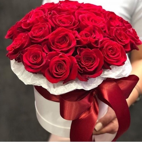 Купить на заказ 15 красных роз в коробке с доставкой в Шымкенте