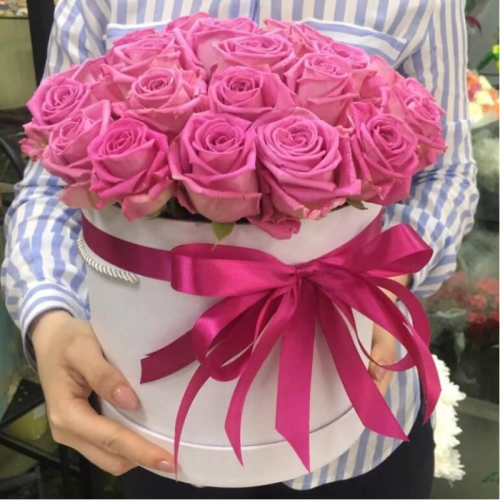 Купить на заказ 25 розовых роз в коробке с доставкой в Шымкенте
