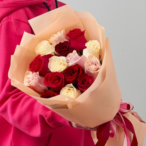 Купить на заказ Микс из 15 роз с доставкой в Шымкенте