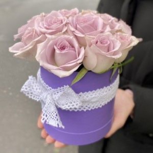 Купить на заказ 9 фиолетовых роз в коробке с доставкой в Шымкенте