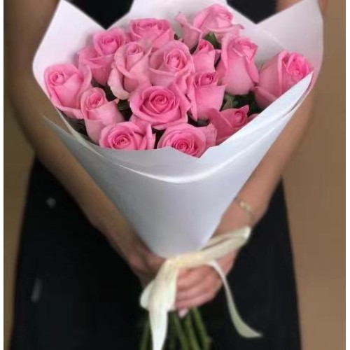 Купить на заказ 15 розовых роз с доставкой в Шымкенте