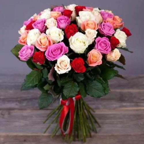 Купить на заказ Букет из 31 розы (микс) с доставкой в Шымкенте